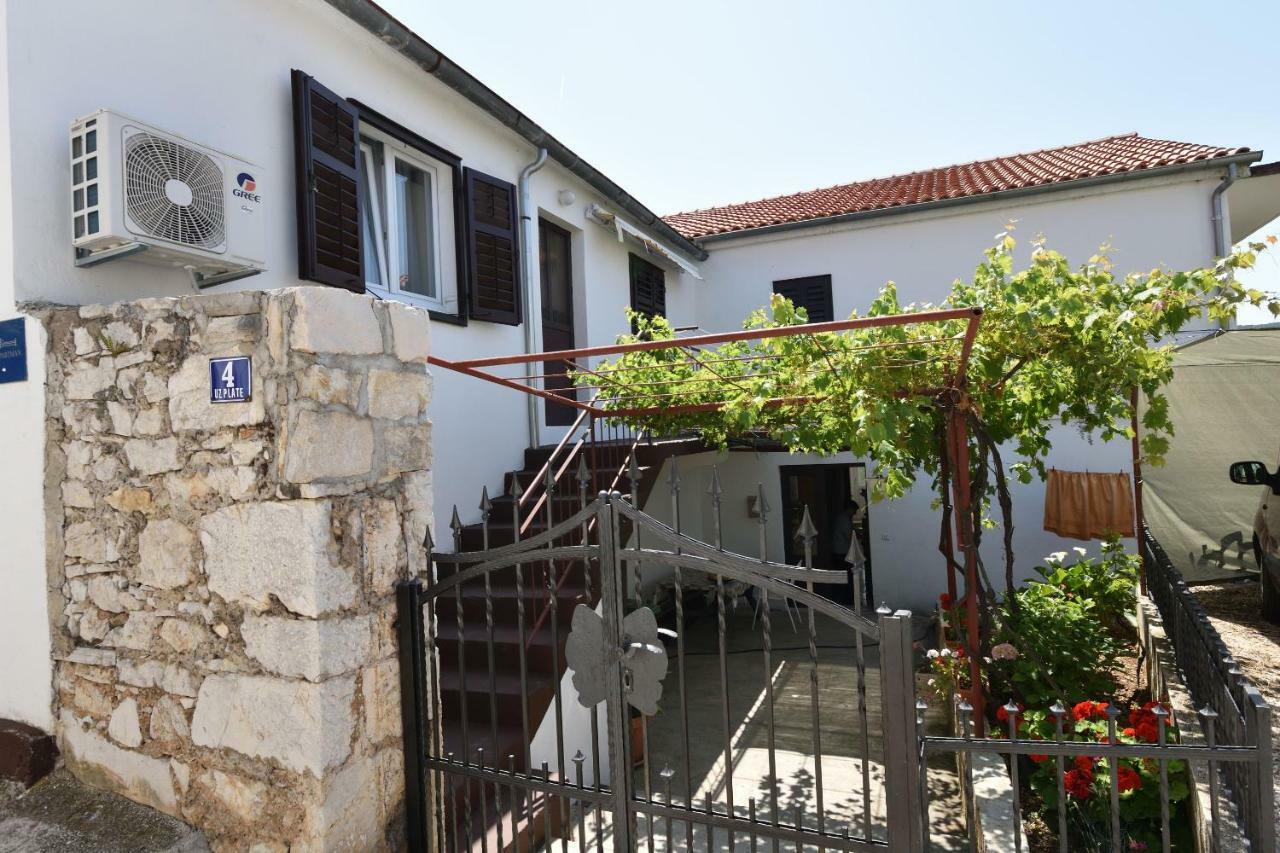 Apartments Katica Primosten Luaran gambar